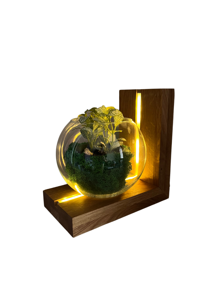 Lampa drewniana ze szklaną kulą